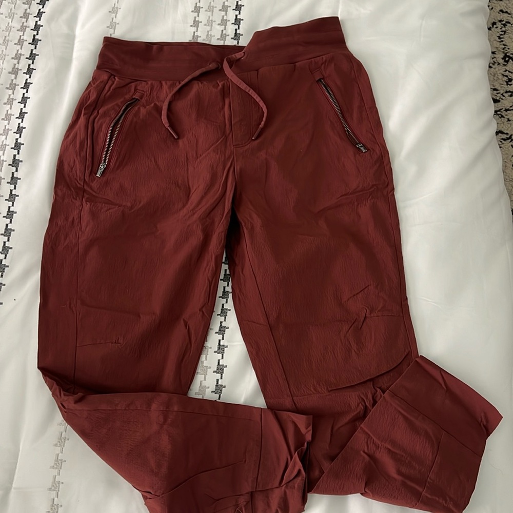 Athleta Trekkie North Jogger, maroon/clay color, size 8